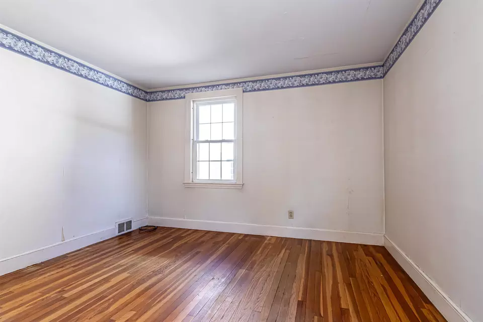 Bedroom - 47 Edgewood Ave, Nashua, NH 03064 photo 4 of 11