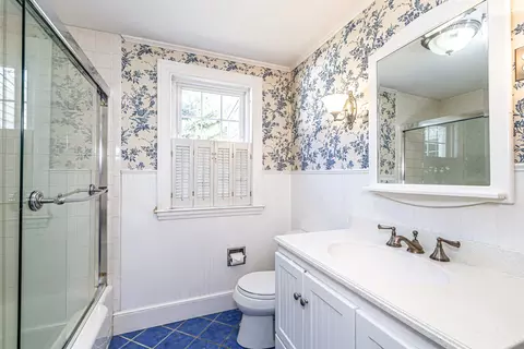 Bath - 47 Edgewood Ave, Nashua, NH 03064 photo 1 of 2