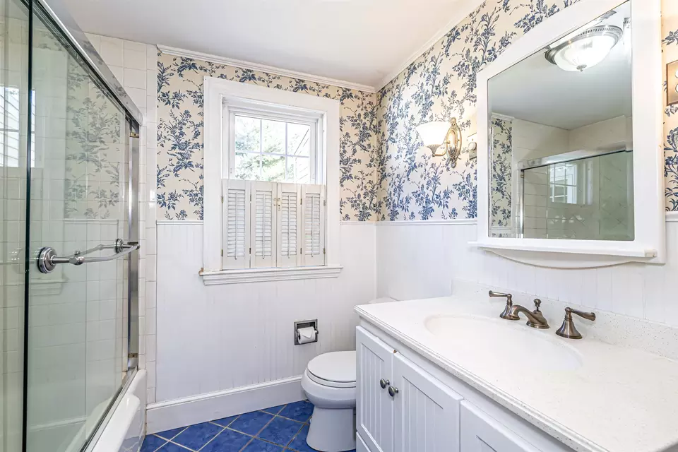 Bath - 47 Edgewood Ave, Nashua, NH 03064 photo 1 of 2