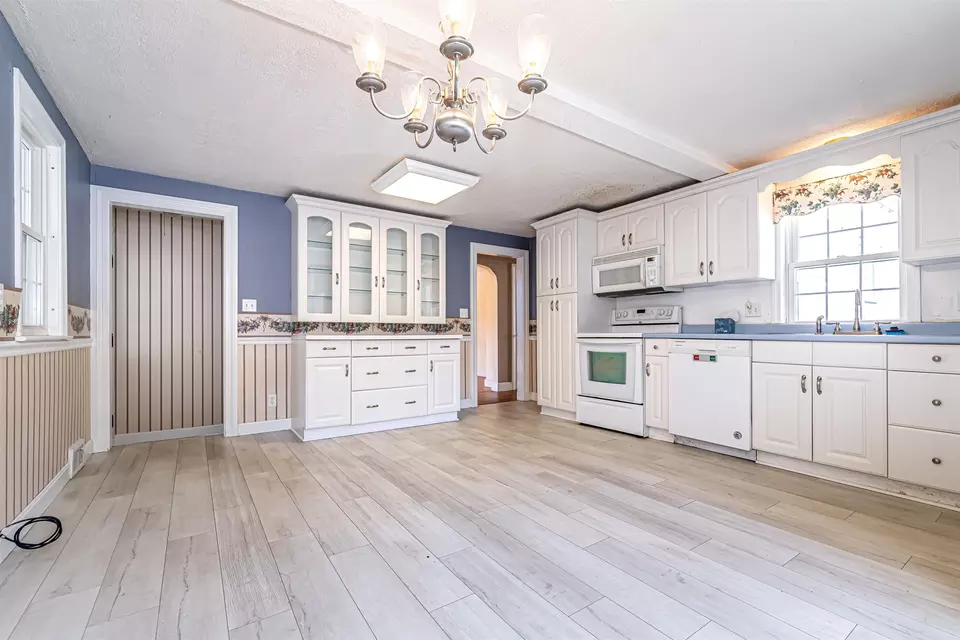 Kitchen - 47 Edgewood Ave, Nashua, NH 03064 photo 3 of 3