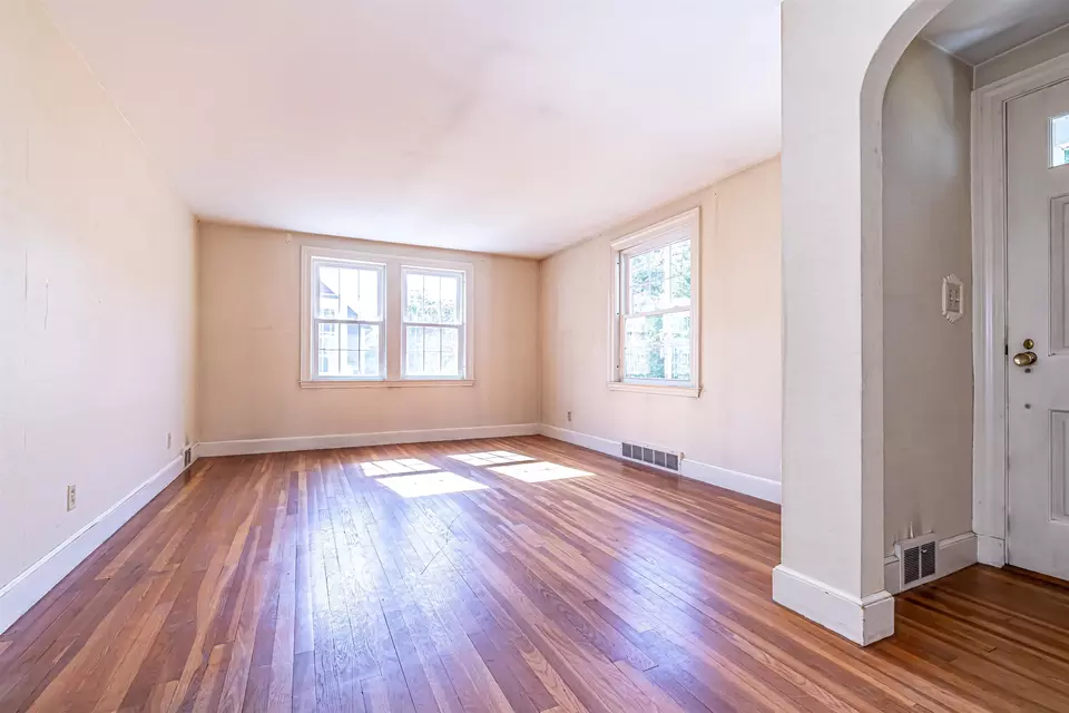 Living - 47 Edgewood Ave, Nashua, NH 03064 photo 2 of 4