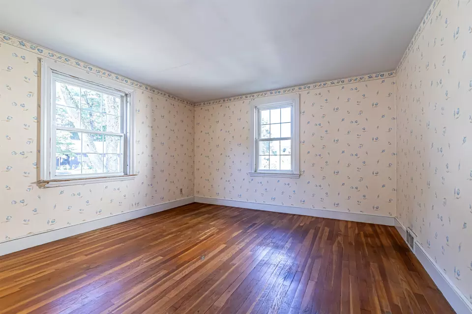 Bedroom - 47 Edgewood Ave, Nashua, NH 03064 photo 5 of 11