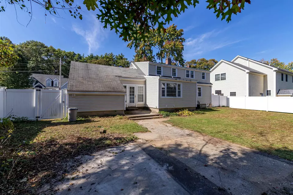 Exterior - 47 Edgewood Ave, Nashua, NH 03064 photo 6 of 10