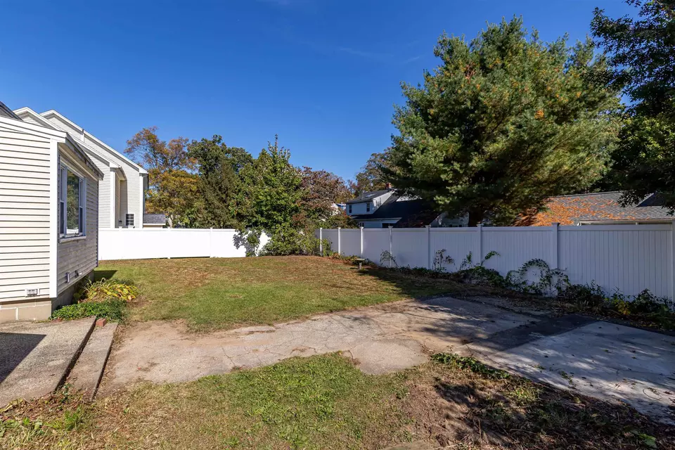 Exterior - 47 Edgewood Ave, Nashua, NH 03064 photo 4 of 10