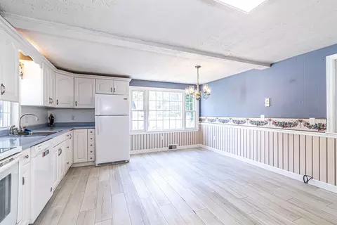 Kitchen - 47 Edgewood Ave, Nashua, NH 03064 photo 1 of 3