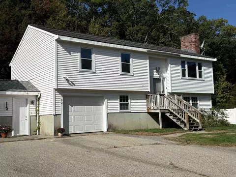 82 Viola Cir, Seabrook, NH 03874