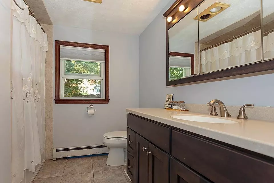 Bath - 14 Parrish Hill Dr, Nashua, NH 03063 photo 3 of 3