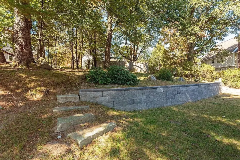 Exterior - 14 Parrish Hill Dr, Nashua, NH 03063 photo 3 of 5