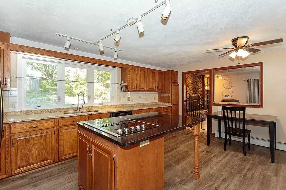 Kitchen - 14 Parrish Hill Dr, Nashua, NH 03063 photo 3 of 4