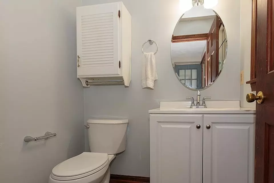 Bath - 14 Parrish Hill Dr, Nashua, NH 03063 photo 1 of 3