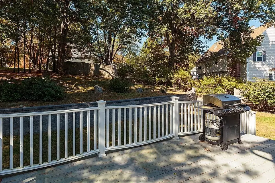 Exterior - 14 Parrish Hill Dr, Nashua, NH 03063 photo 4 of 5