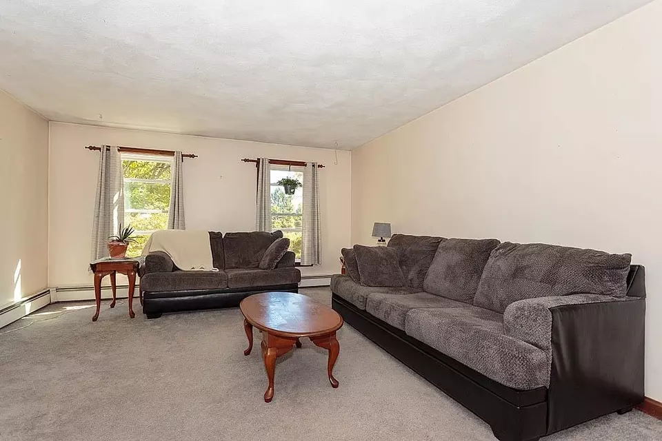 Living - 14 Parrish Hill Dr, Nashua, NH 03063 photo 1 of 6