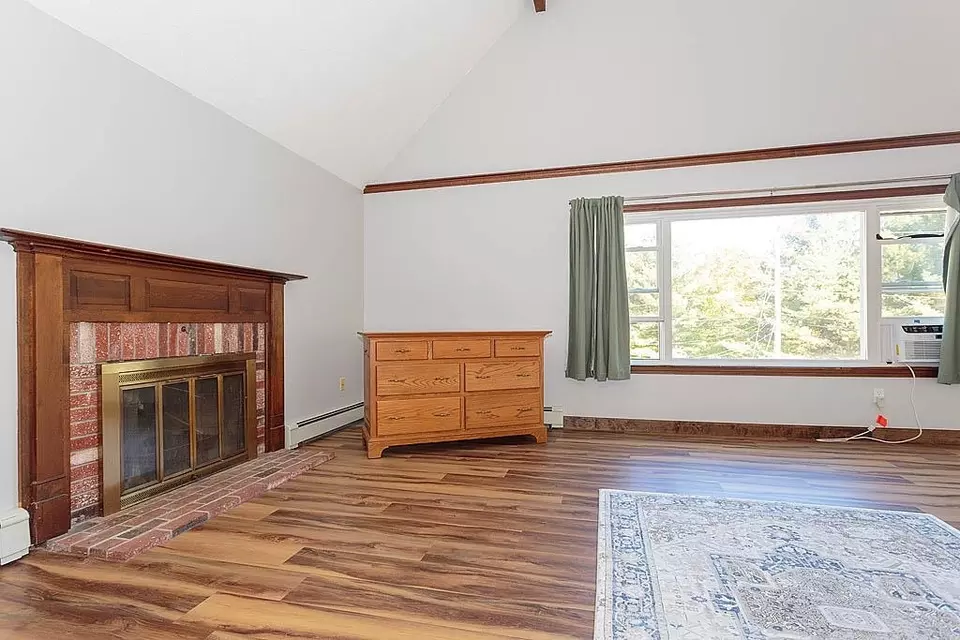 Living - 14 Parrish Hill Dr, Nashua, NH 03063 photo 6 of 6
