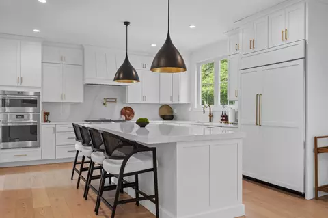 18 Treat Farm Rd, Stratham, NH 03885