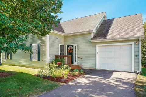 10 Cascade Cir, Merrimack, NH 03054