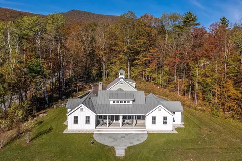 466 Three Maple Dr, Manchester, VT 05255