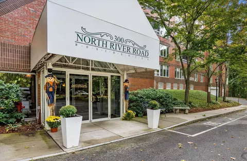 300 River Rd #104, Manchester, NH 03104