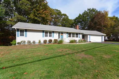 552 Oak St, Manchester, NH 03104