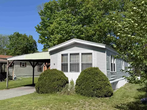 9 Paradise St, Gorham, NH 03581