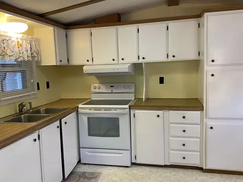 Kitchen - 9 Paradise St, Gorham, NH 03581 photo 3 of 5