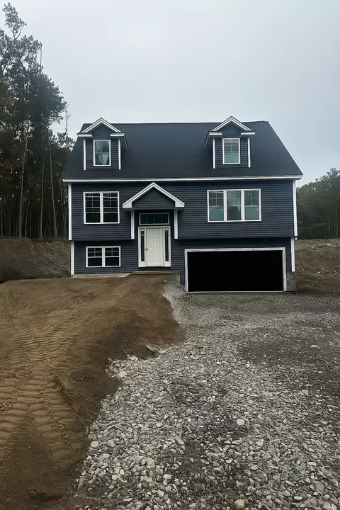 10 Mica Dr #1, Raymond, NH 03077