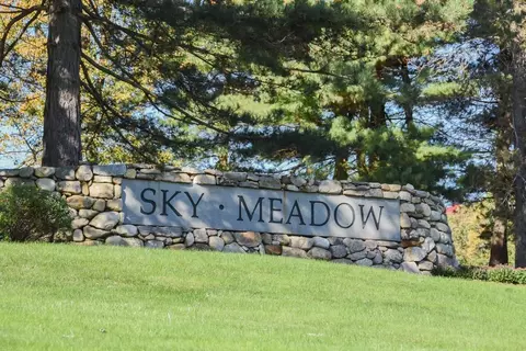 12 Mountain Laurels Dr #U-207, Nashua, NH 03062