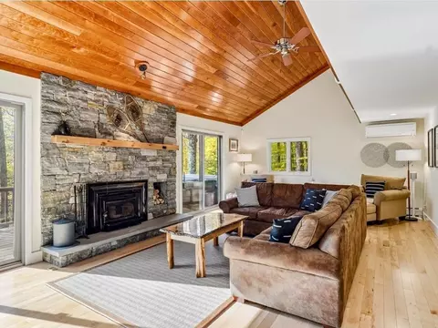 Living - 185 Maple Rd, Stowe, VT 05672 photo 3 of 8