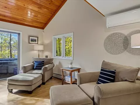 Living - 185 Maple Rd, Stowe, VT 05672 photo 4 of 8