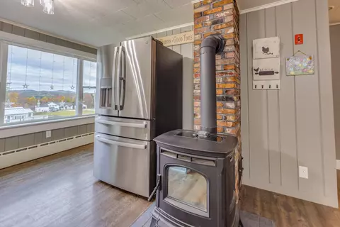 Kitchen - 172 Goose Ln, Bath, NH 03740 photo 3 of 5