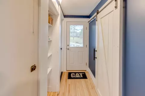 Entry Way - 172 Goose Ln, Bath, NH 03740 photo 4 of 7