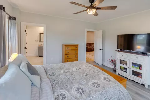 Bedroom - 172 Goose Ln, Bath, NH 03740 photo 1 of 6