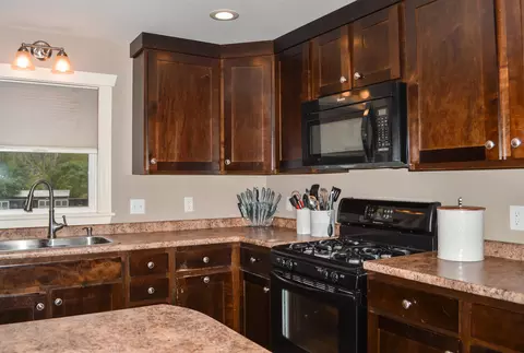 16 Vilas Rd, Alstead, NH 03602