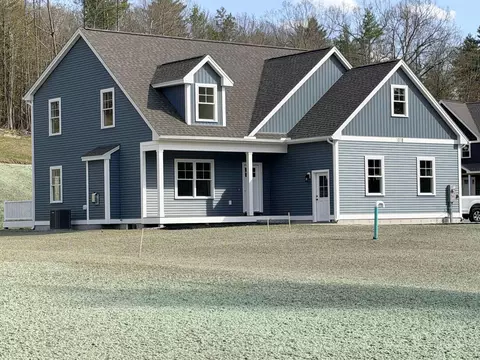 101 Seaverns Bridge Rd # B, Merrimack, NH 03054