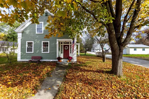 48 Cross St, Newbury, VT 05051