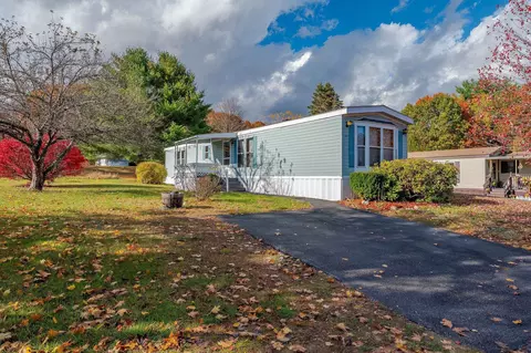 22 Cherokee Way, Rochester, NH 03867