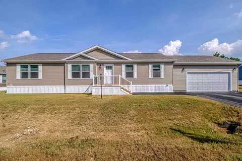 72 Diamondback Dr, Rochester, NH 03867