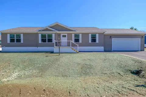 72 Diamondback Dr, Rochester, NH 03867