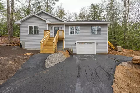 22 Pinepark Dr, Barnstead, NH 03218