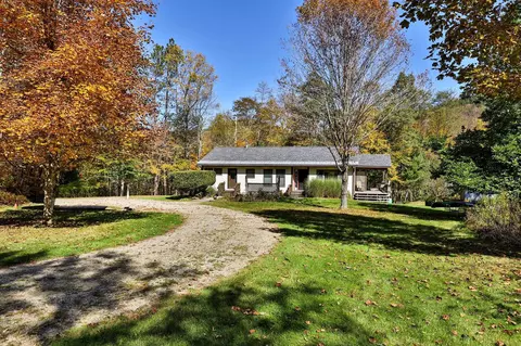 185 Beans Bridge Rd, Rochester, VT 05767