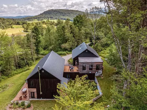 60 Wolf Ln, Richmond, VT 05477