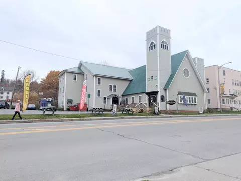 537 Railroad St, Saint Johnsbury, VT 05819