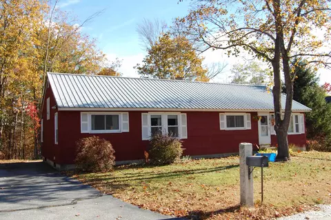 6 Deerhead St, Hooksett, NH 03106