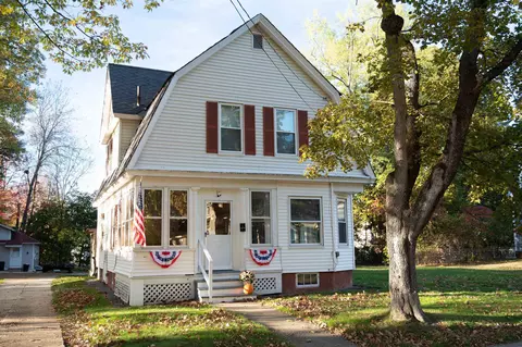 35 Woodland St, Claremont, NH 03743