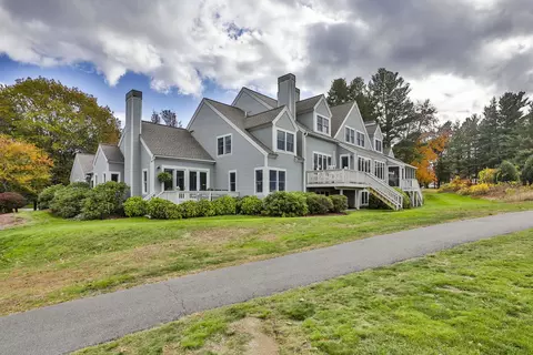 95 Hawthorne Village Rd, Nashua, NH 03062