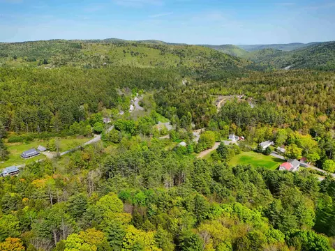 14 Brickyard Rd, Dover, VT 05341