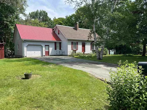 70 Stagecoach Dr, Newport, VT 05855