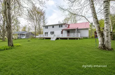 70 Stagecoach Dr, Newport, VT 05855