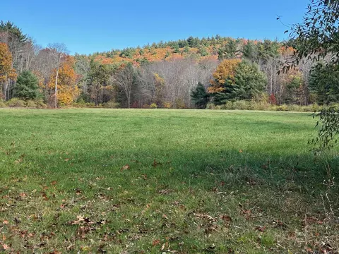 Claude Road, Amherst, NH 03031