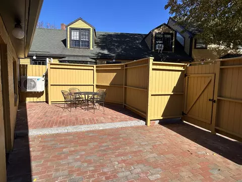 Exterior - 10 String Brg, Exeter, NH 03833 photo 2 of 8