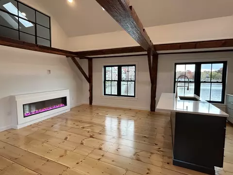 Living - 10 String Brg, Exeter, NH 03833 photo 2 of 4